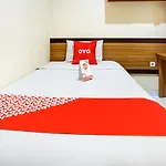 OYO 90037 Rumah Verde