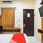 OYO 90037 Rumah Verde